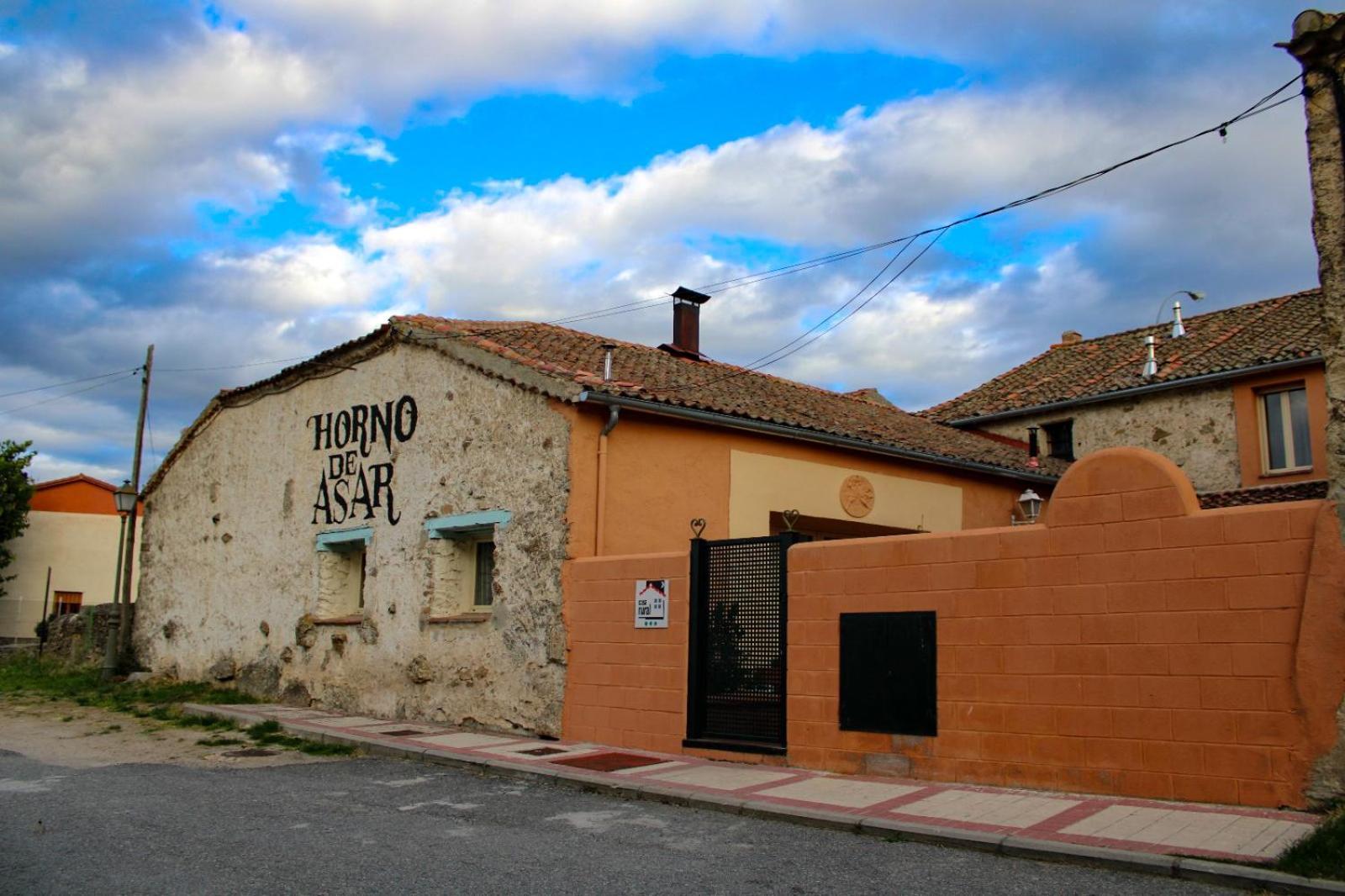 Casa Rural El Horno De La Aldegueela Torrecaballeros Esterno foto